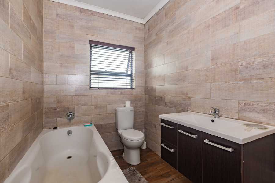 3 Bedroom Property for Sale in Viking Village Western Cape